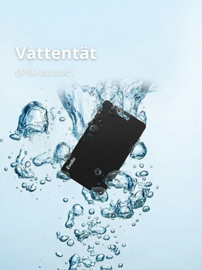 Ett vattentätt Evolto tracking card (IP68-klassad) som är nedsänkt i vatten med bubblor runt omkring.